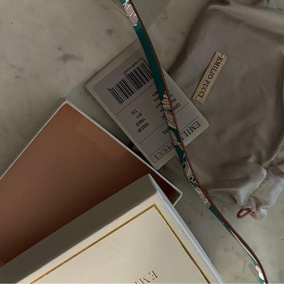 Pucci wallet on Strap Brand New - Picture 4 of 4